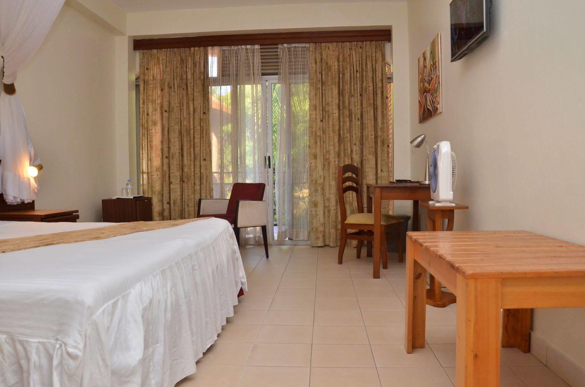 Hotel Chez Lando คิกาลี ภายนอก รูปภาพ