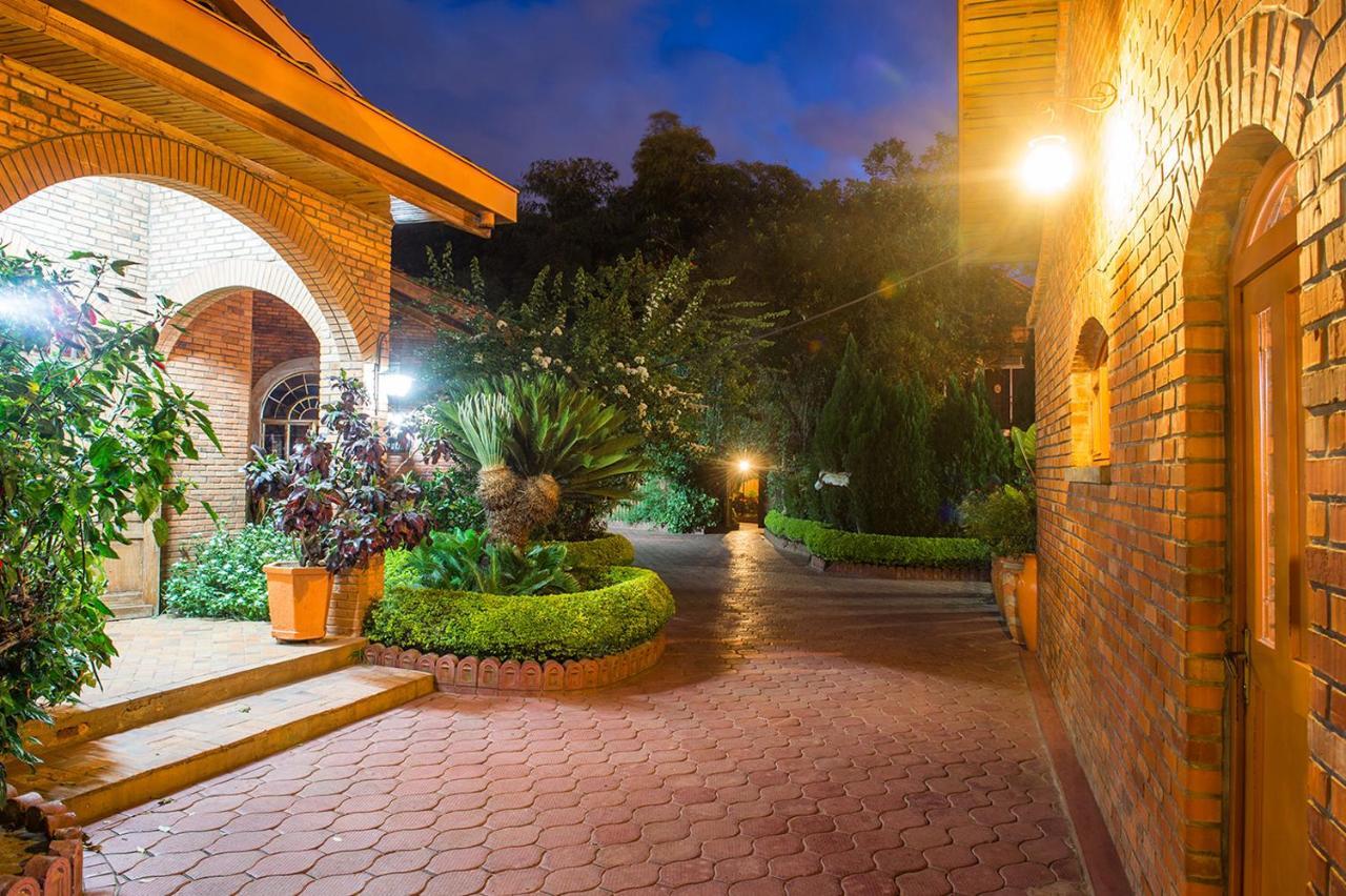 Hotel Chez Lando คิกาลี ภายนอก รูปภาพ